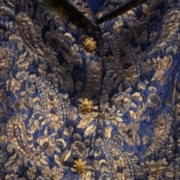 BEAUTIFUL BLAZER WITH GORGEOUS BUTTONS-LIKE NEW - Picture 4 of 5